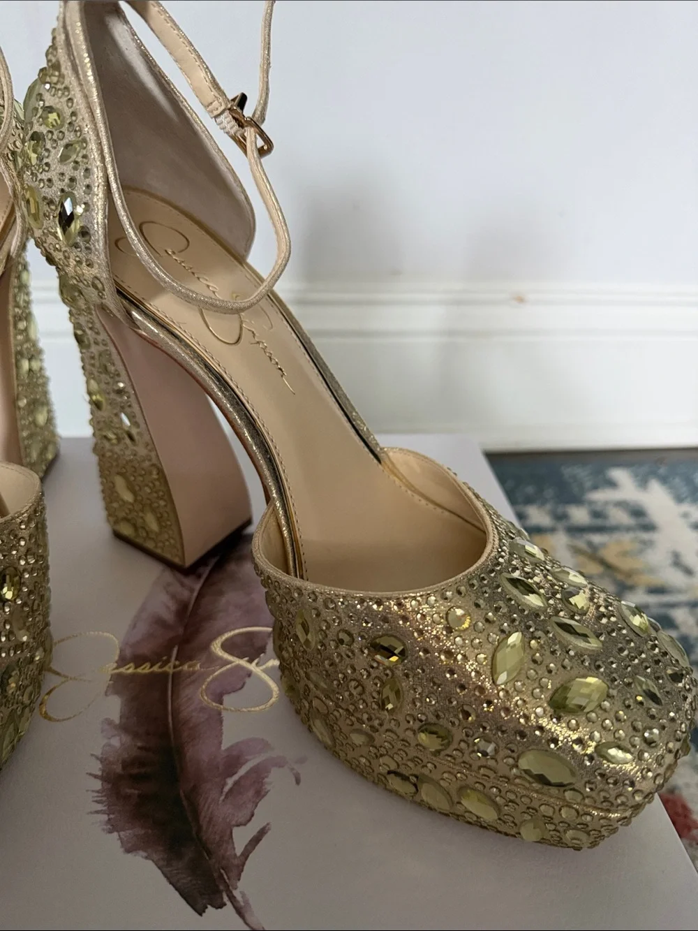 Jessica Simpson eye catching